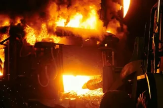 Producción industrial cayó en febrero y el comercio mantuvo su avance antes del Imacec