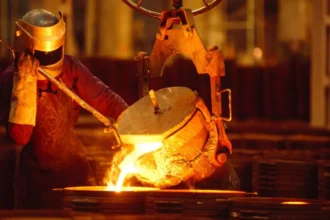 Producción industrial en Chile cae 1,9% en diciembre: el golpe minero de 4,8% que cambió el cierre de 2025