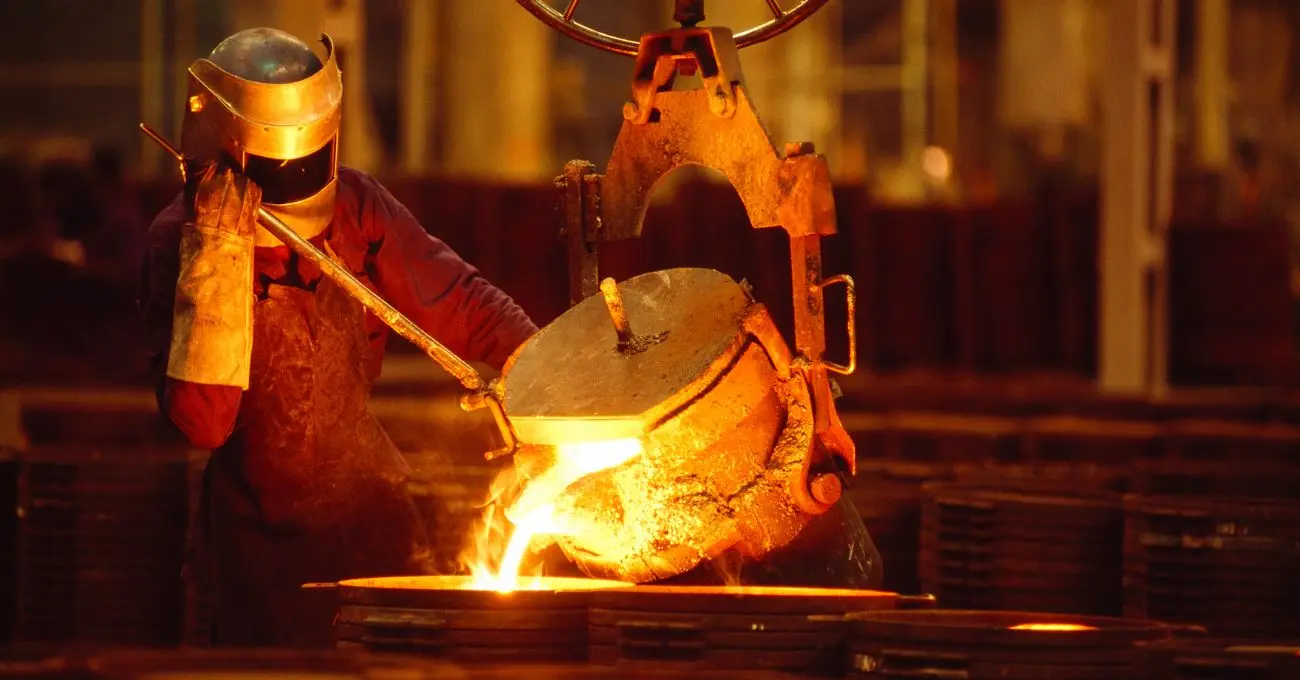Producción industrial en Chile cae 1,9% en diciembre: el golpe minero de 4,8% que cambió el cierre de 2025