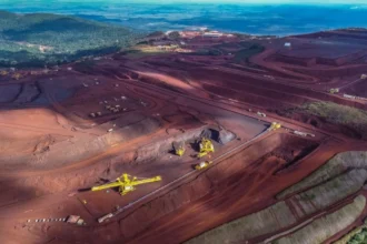 Producción récord de hierro de Rio Tinto alerta sobre riesgos globales