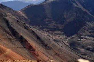 Prospección El Alto: US$35 millones, 62 sondajes y la votación 9–0 que reabre el tablero minero en Atacama