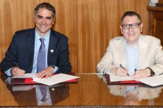 PUCV y SQM firman convenio para innovar en biotecnología y agricultura sostenible