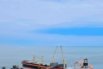 Puerto Las Losas inicia embarque de hierro de Admiralty Minerals y refuerza su liderazgo en servicios portuarios