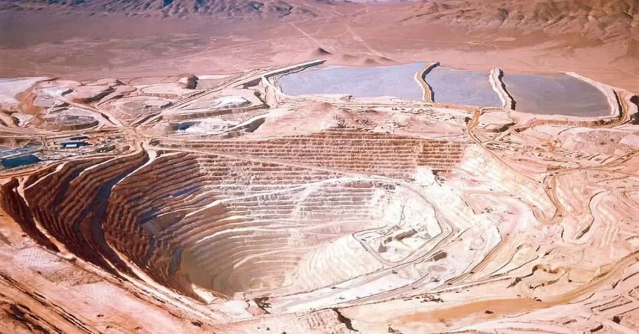 Qué factores explican que Escondida haya producido más cobre que Codelco en 2025
