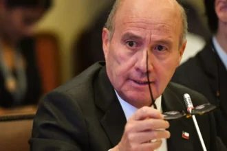 Ministro Quiroz cuestiona alza de bencinas y destaca ahorro fiscal por ajuste al Mepco
