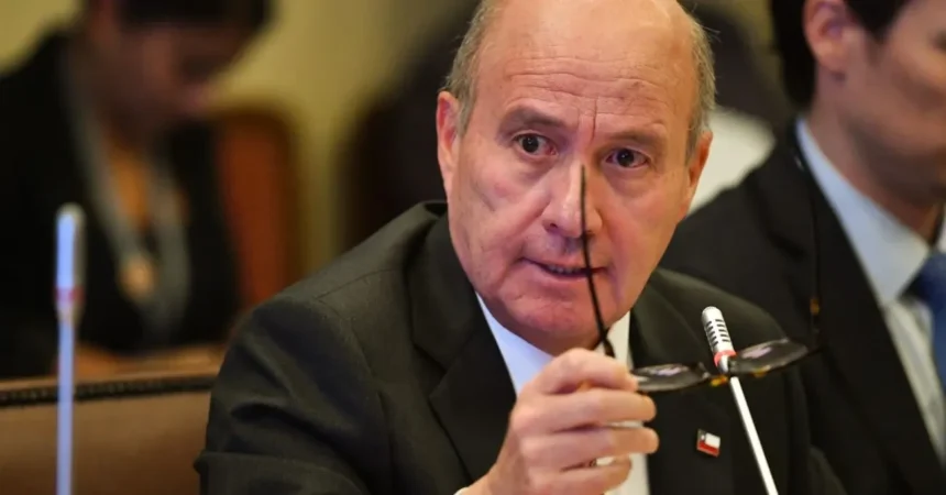 Ministro Quiroz cuestiona alza de bencinas y destaca ahorro fiscal por ajuste al Mepco