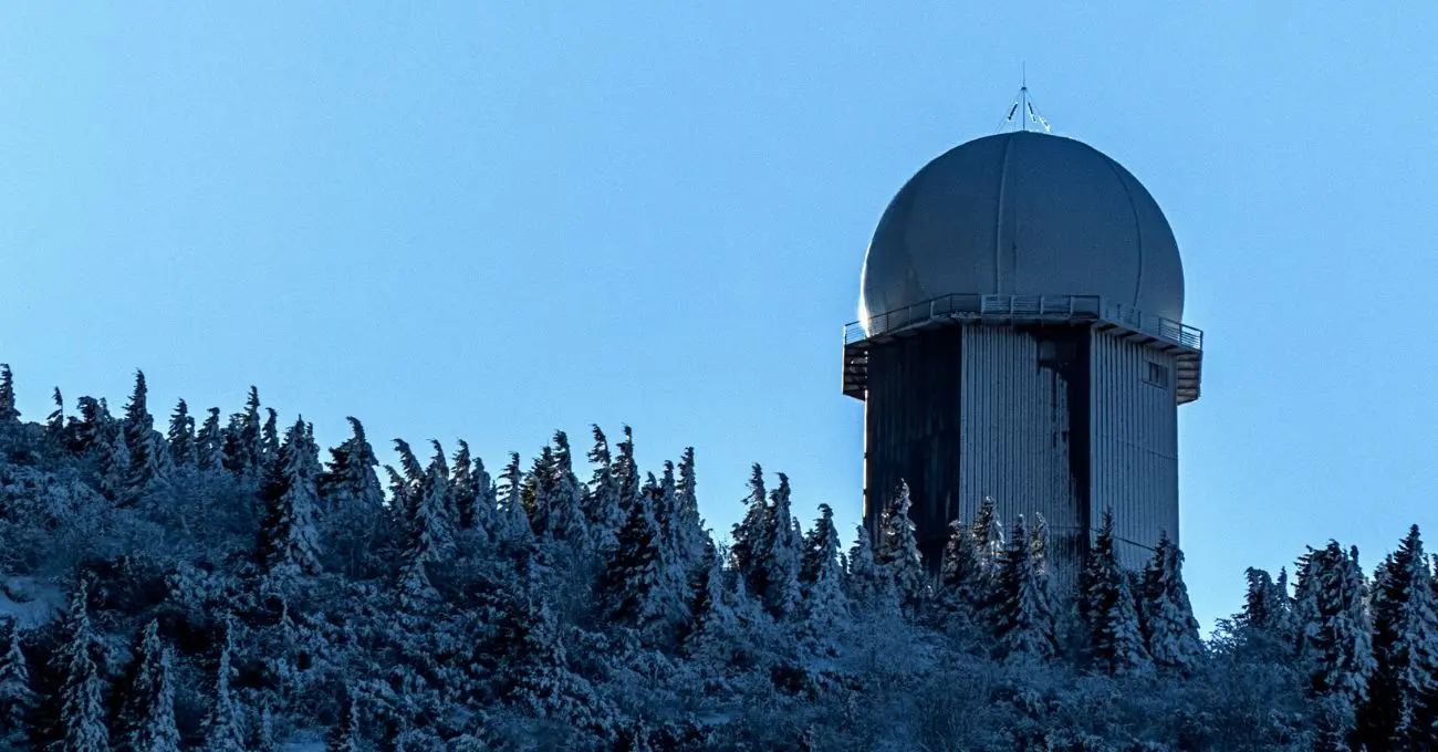 Radar ártico FROSTY: la apuesta de DARPA por ver a 75 km donde los radares se “quedan ciegos”