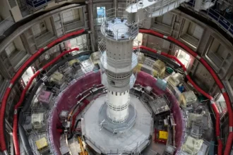 Reactor de fusión ITER: el módulo de 1.300 toneladas ya está en el pozo del tokamak y así se arma el “corazón” que busca encender plasma