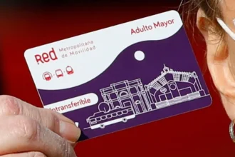 Rebaja del 50% en transporte público para adultos mayores: cómo obtener la tarjeta y dónde usarla