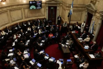 Reforma laboral en Argentina: el Senado aprueba por 42 votos el proyecto de Milei y empuja cambios en jornada, huelga y garantías de indemnización
