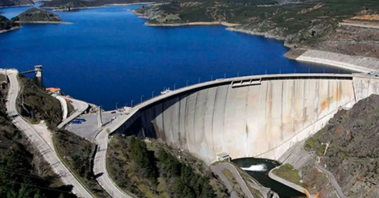 Reserva hídrica de España llega a 77,3% y suma 43.341 hm³: el exceso renovable que ya dejó a Trillo fuera del mercado