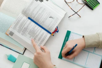 Retorno económico de carreras: 35% de los 5.000 programas en Chile no recupera la inversión y la FNE alerta dónde está el mayor riesgo