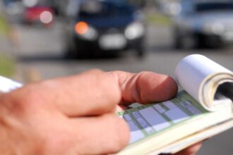 Riesgos legales por multas no pagadas al conducir en Chile: consejos