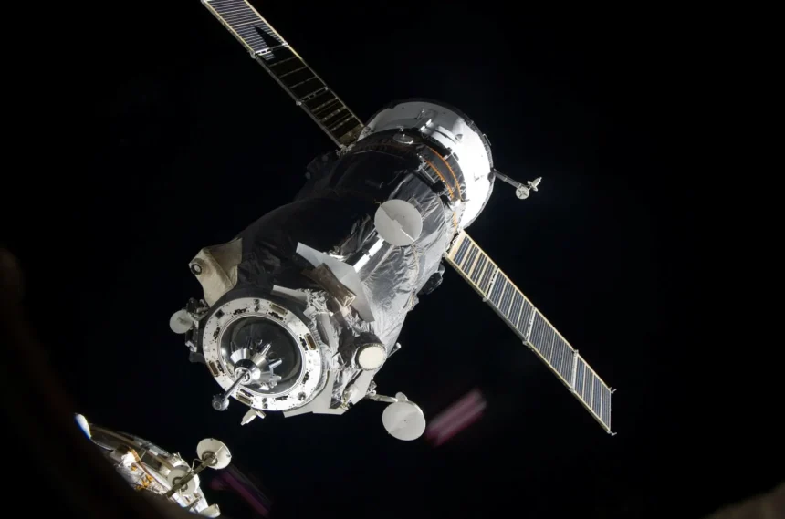 Rusia lanza nave Progress a la ISS tras reparaciones en Baikonur
