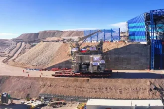 Salfacorp incrementa sus ganancias en 2025 impulsada por la expansión de grandes proyectos mineros