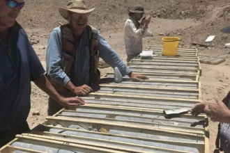 San Lorenzo Gold avanza en perforación diamantina en Cerro Blanco y Arco de Oro