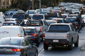 Santiago Implementará Restricción Vehicular entre Mayo y Agosto de 2025 para Combatir la Contaminación
