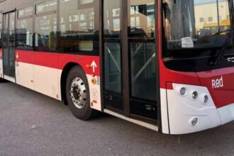 Santiago lidera en electromovilidad: estrena 1.267 buses eléctricos y alcanza cifra récord fuera de China