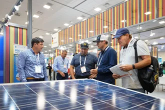 Santiago será el epicentro de la energía limpia: RE+ Cono Sur 2026 reunirá a líderes globales y gigantes tecnológicos como Tesla