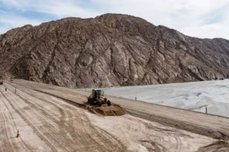 SCM Carola recibe el Sello HuellaChile por su gestión ambiental y refuerza su compromiso con la sostenibilidad en Atacama