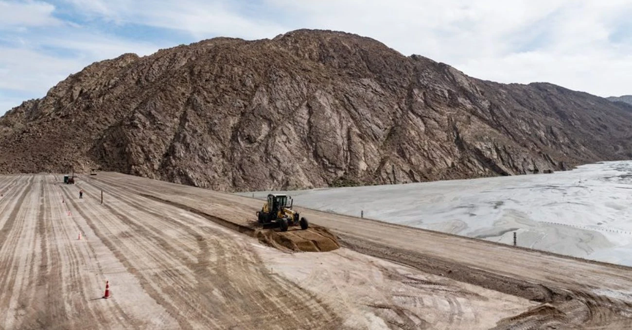 SCM Carola recibe el Sello HuellaChile por su gestión ambiental y refuerza su compromiso con la sostenibilidad en Atacama