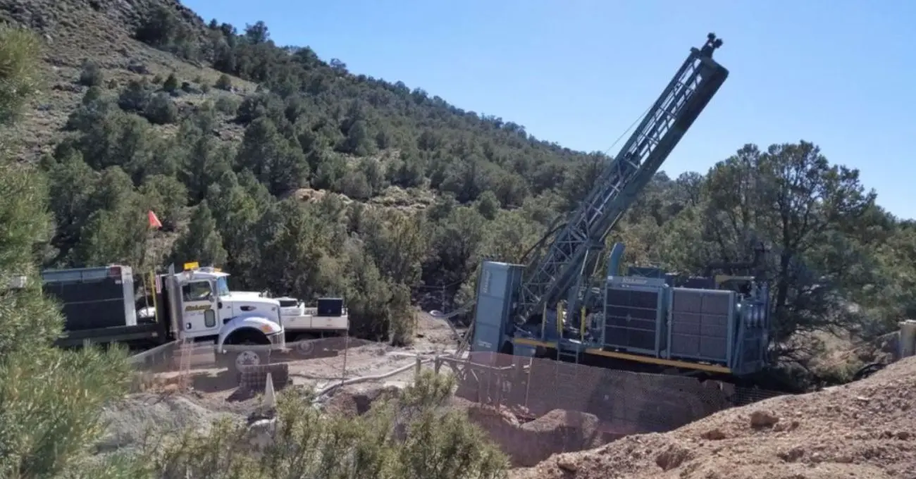 Scorpio Gold perfora 41,22 metros con una calificación de 0,44 g/t de oro, desde 91,29 metros siguiendo la tendencia de Reliance en el distrito de Manhattan, Nevada