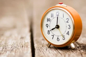 Se acerca el cambio de hora: la fecha en que Chile volverá al horario de invierno