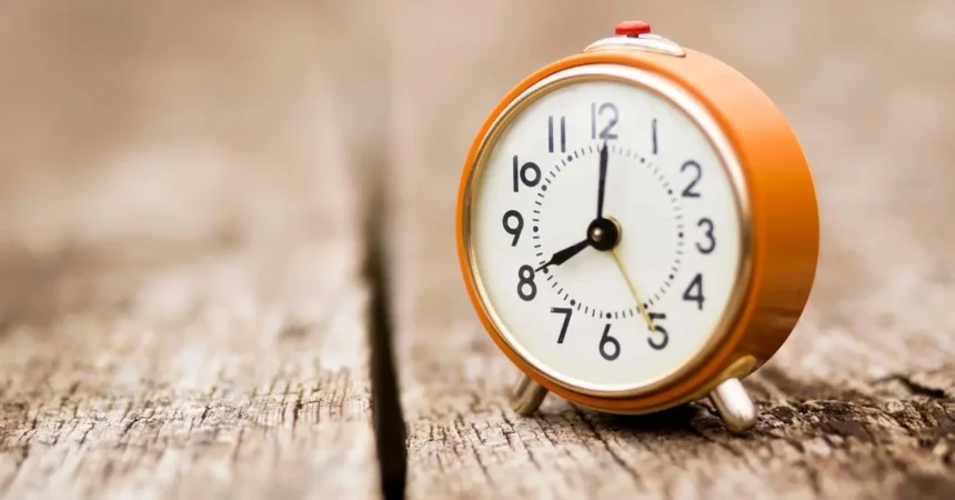 Se acerca el cambio de hora: la fecha en que Chile volverá al horario de invierno