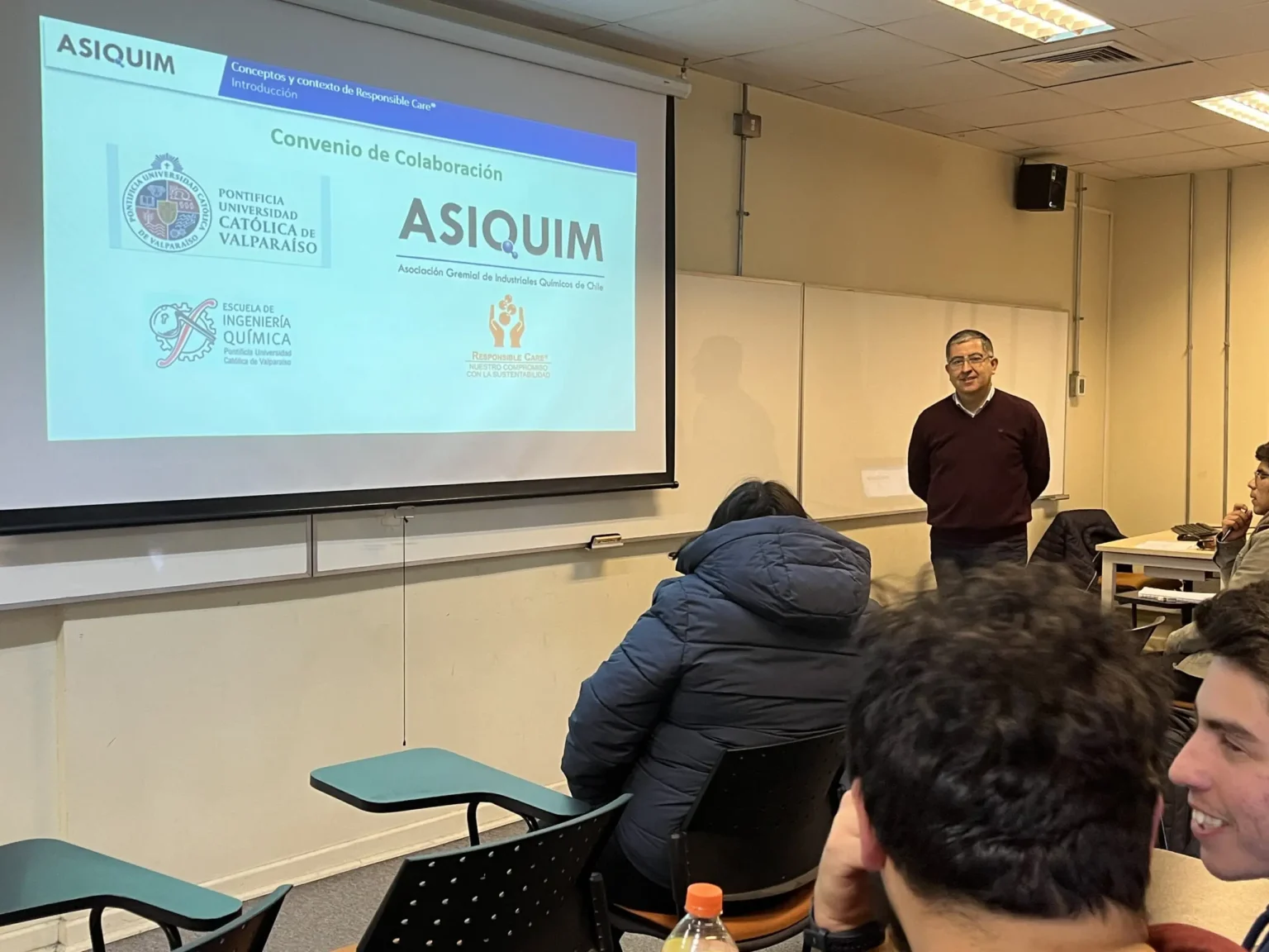 Seis universidades ya la imparten: ASIQUIM impulsa las prácticas sustentables de Responsible Care® desde las aulas