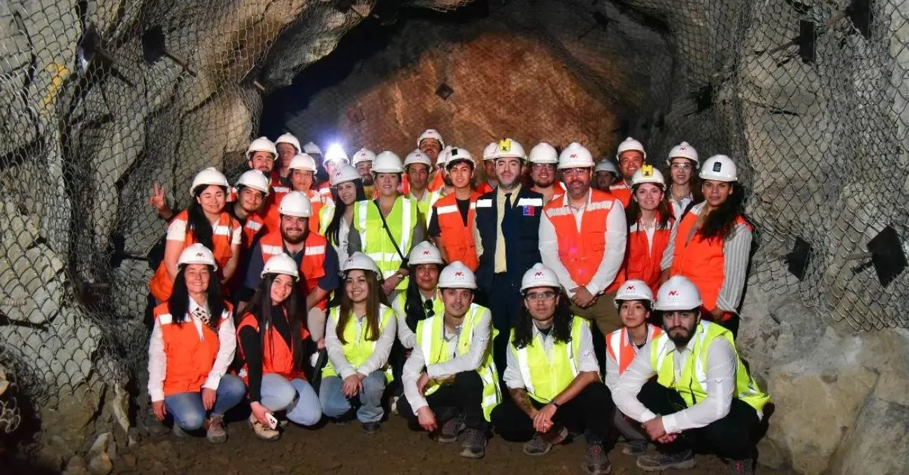 SENCE y Mine Class certifican a 20 egresados fortaleciendo el futuro de la minería