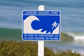 Sismo de magnitud 7,6 en el extremo sur activa estado «informativo» por tsunami en Chile continental