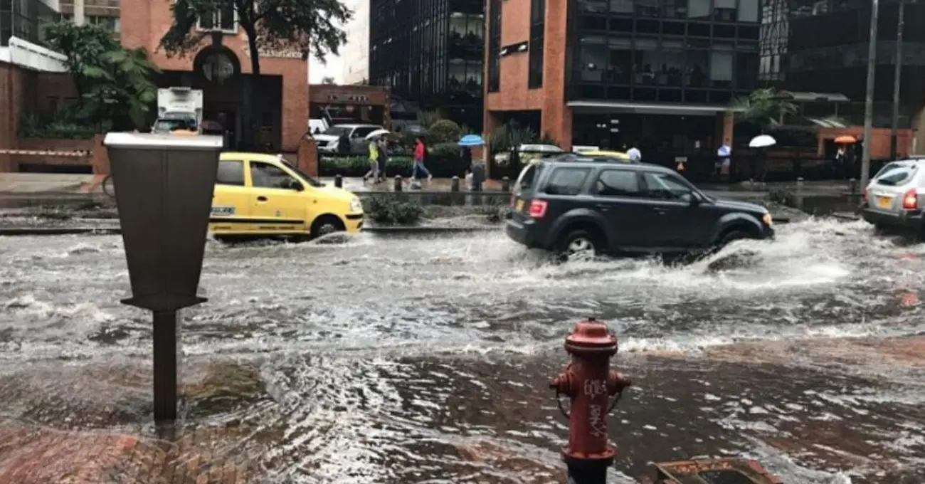 Sistema frontal golpea Santiago y activa emergencia por aludes, desbordes e inundaciones