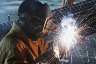 Soldadores en minería: sueldos de hasta $1.600.000 y estas vacantes siguen activas para postular hoy