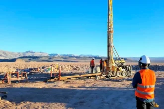 Solis Minerals descubre sistema mineralizado de cobre, oro y molibdeno en Proyecto Ilo Este con 5.000 metros de perforación