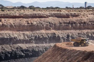South32 anota alza récord de 135% en su producción trimestral de manganeso