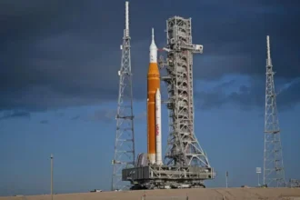 SpaceX gana terreno en Artemis mientras la NASA evalúa restar protagonismo al cohete SLS de Boeing
