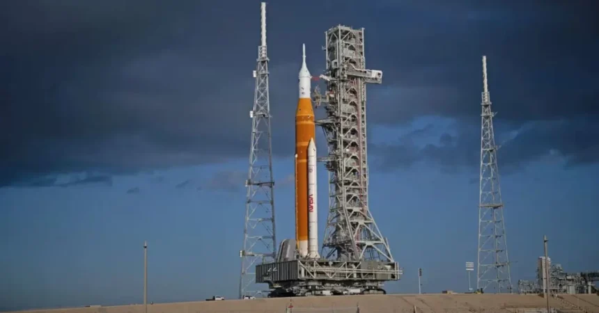 SpaceX gana terreno en Artemis mientras la NASA evalúa restar protagonismo al cohete SLS de Boeing
