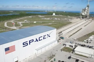 SpaceX pide autorización para desplegar hasta un millón de satélites y llevar la inteligencia artificial a la órbita terrestre