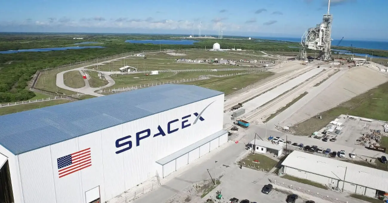 SpaceX pide autorización para desplegar hasta un millón de satélites y llevar la inteligencia artificial a la órbita terrestre