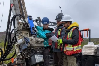 Standard Uranium Ltd. confirma mineralización anómala de uranio y elementos de tierras raras de alta calidad hasta un 9,83% de TREO* en la superficie en el Proyecto Rocas