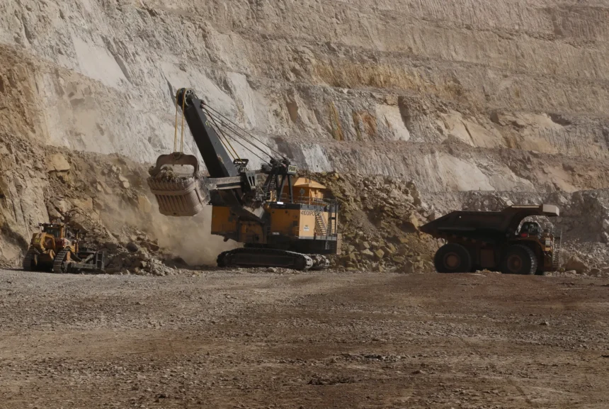 Sueldos hasta $1.9 Millones en Área de carguío y transporte en minería: estas vacantes siguen activas para postular hoy