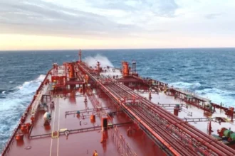 Taiwan enfrenta crisis en su industria petroquímica por retrasos marítimos clave
