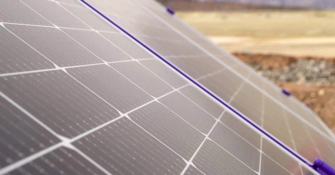 Tecnología LED y energía solar: Codelco avanza hacia la sostenibilidad ambiental