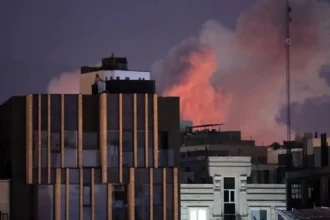 Tensión máxima: Estados Unidos intensifica bombardeos mientras Irán promete responder firmemente