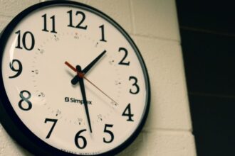 Termina el horario de invierno: ¿Cuándo debes adelantar tu reloj en Chile?