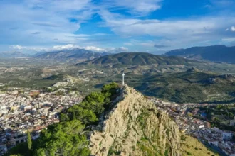 Tierras raras en España: un sondeo reporta 1,15% TREO en Jaén y reabre la carrera europea por minerales críticos