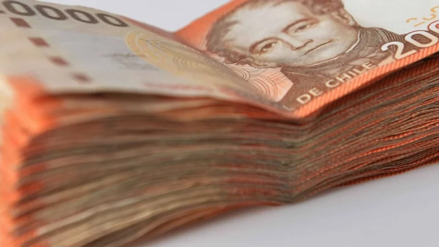Estudio revela que 70% de trabajadores del sector privado en Chile gana menos de $800 mil líquidos