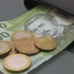 Trabajadores pueden recibir bono de hasta $302.505 y otros aportes laborales en 2026