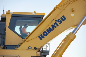 Trabajos en Komatsu: vacantes con turnos mineros y un portal que se actualiza a diario