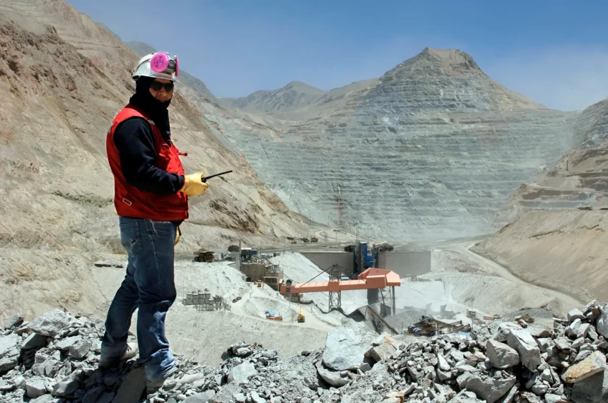 Trabajos en Minera Los Pelambres: 12 vacantes activas entre Antofagasta Minerals y contratistas que ya se mueven en faena